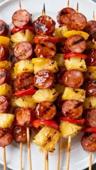 Brocheta de plátano, chorizo y cecina